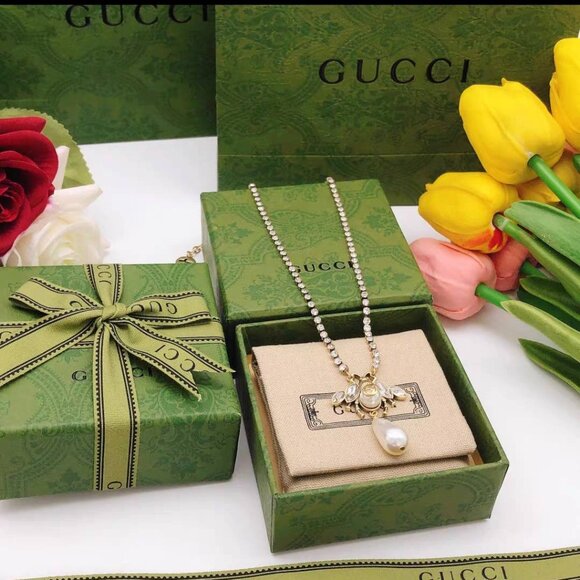 Gucci Bee Pearl Necklace - Picture 6 of 6